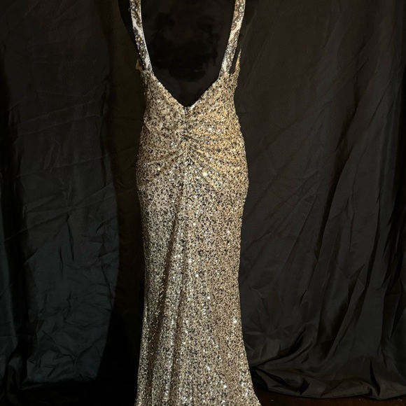Elegant Silver Evening Gown - Picture 3 of 3